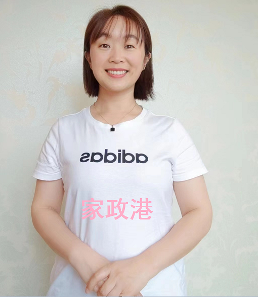 滿面春風的貴州中專文化育兒嫂阿姨，實在太討寶寶喜歡了